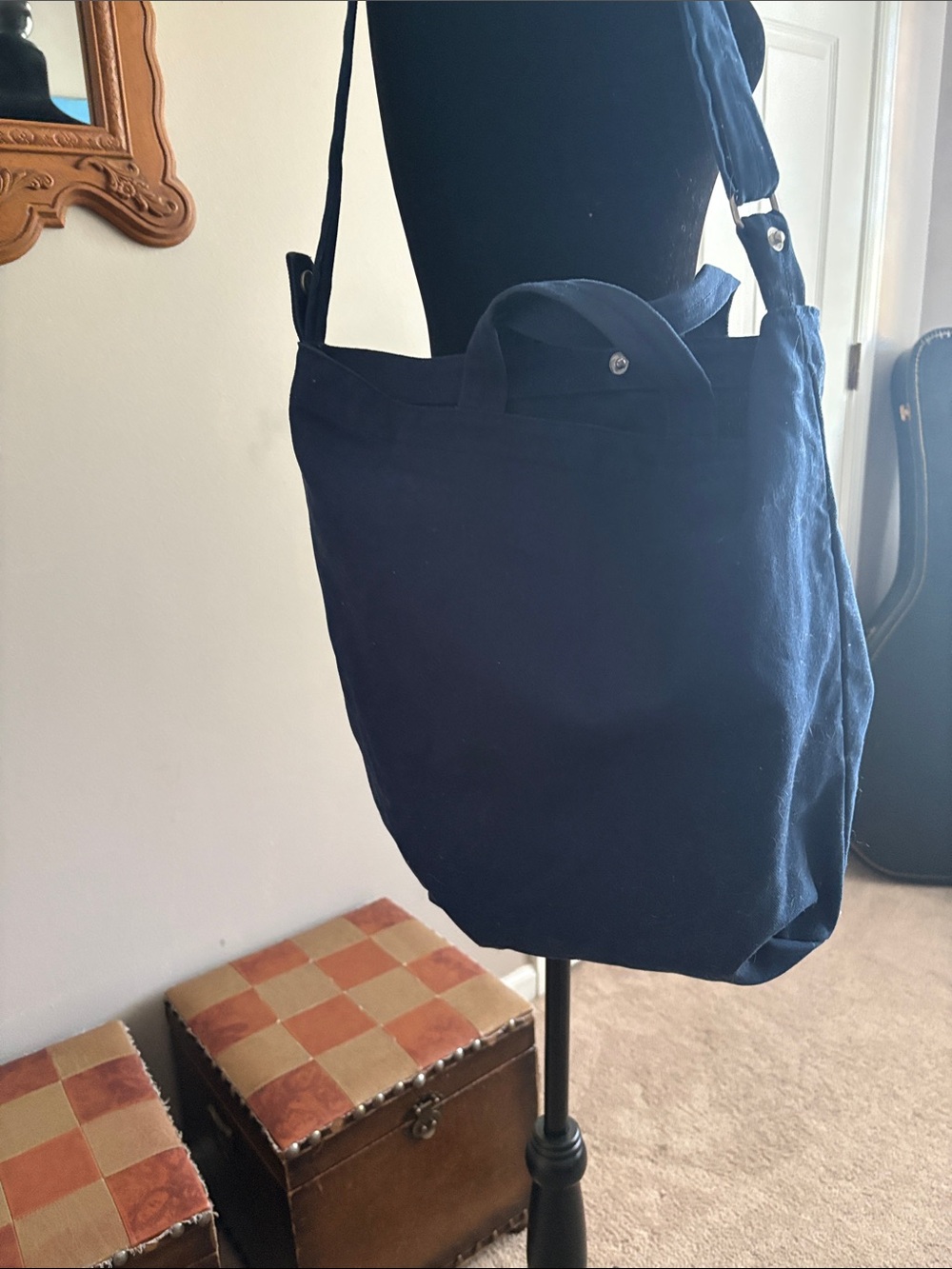 BAGGU Navy Canvas Messenger Bag with Small Pink Logo Accent - Picture 4 of 7